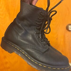 Black Lace-Up Leather Doc Martin Boots Women’s 6